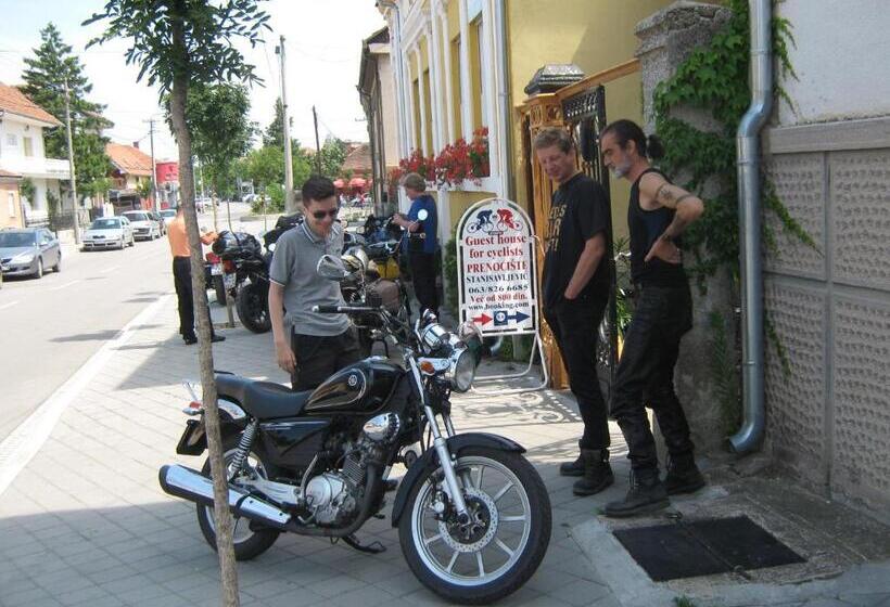 پانسیون Base For Adventurers   Urban Guerrilla