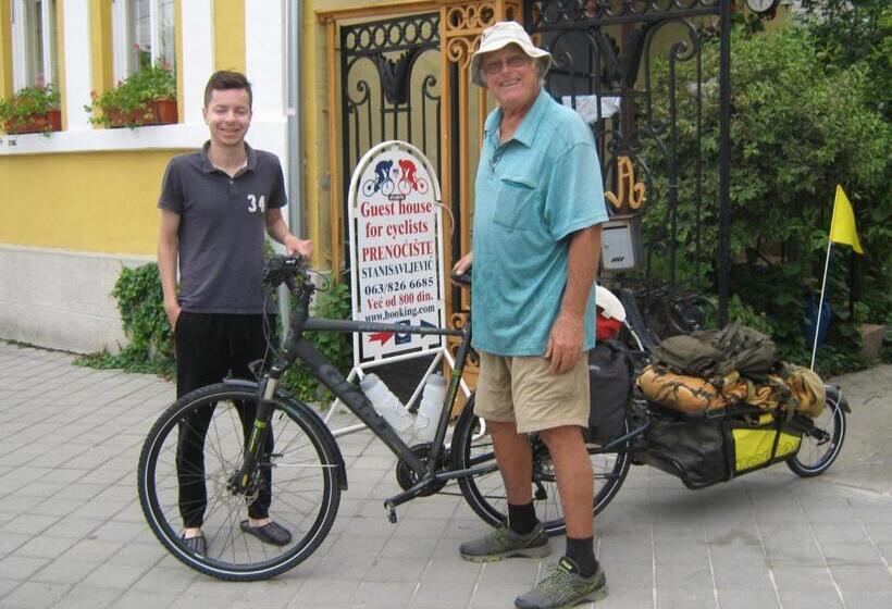 پانسیون Base For Adventurers   Urban Guerrilla