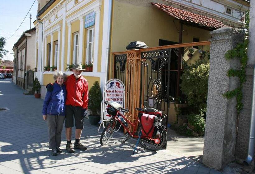 پانسیون Base For Adventurers   Urban Guerrilla