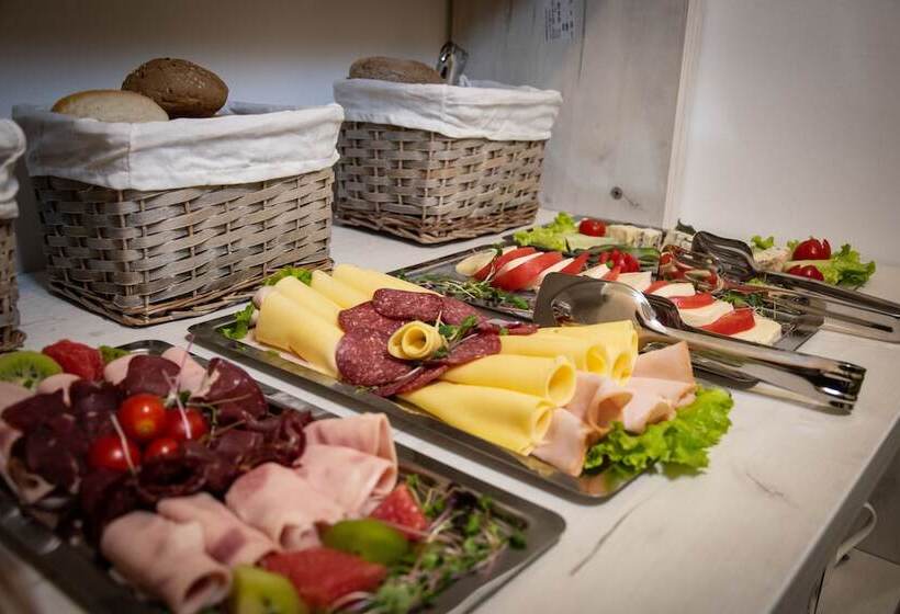 پانسیون Heritage Hotel Petrakija