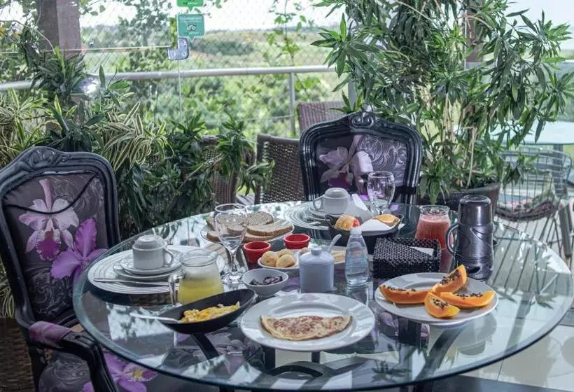 Majatalo Orquídea Café