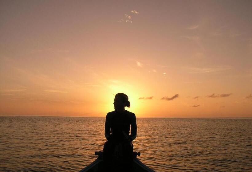 پانسیون Blue World Dharavandhoo