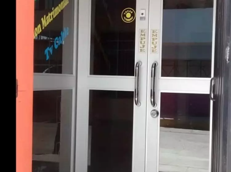 هاستل Hostal Los Pinos