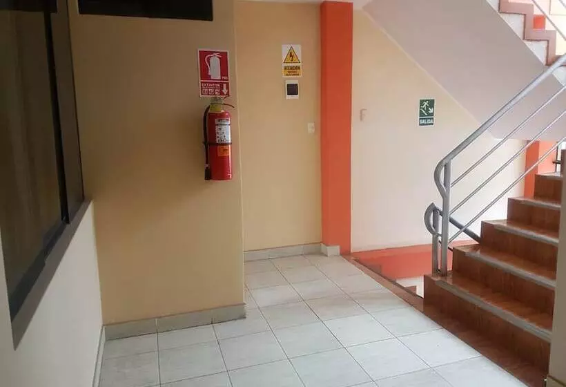 هاستل Hostal Los Pinos