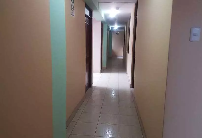 هاستل Hostal Los Pinos