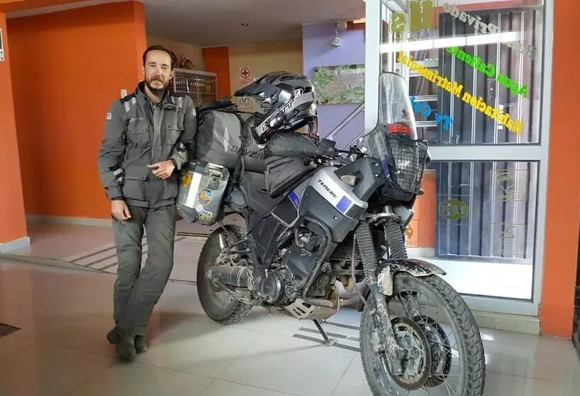 هاستل Hostal Los Pinos