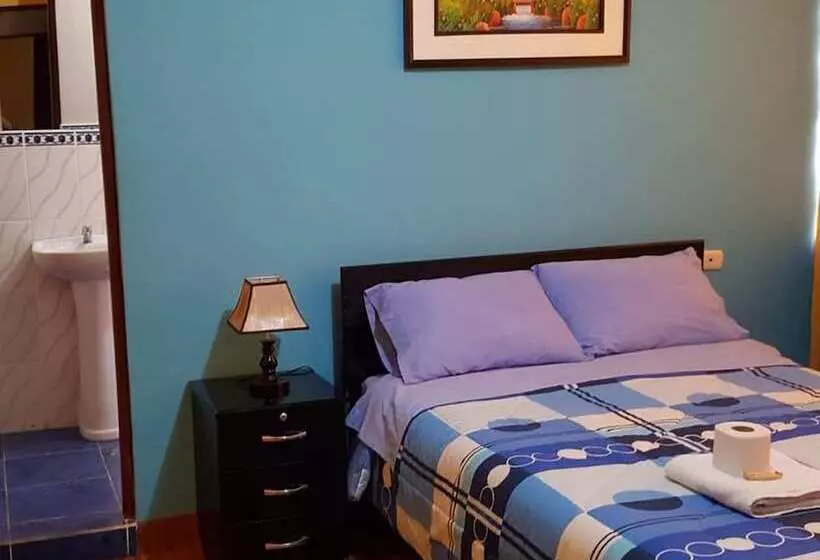 هاستل Hostal Los Pinos