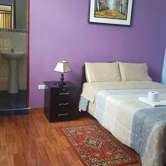 هاستل Hostal Los Pinos