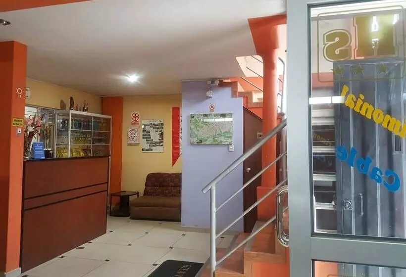 هاستل Hostal Los Pinos