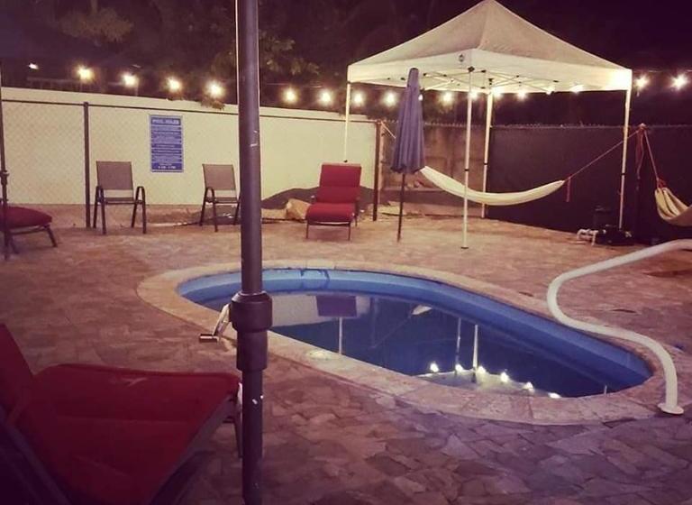 Discovery Beach Apartments