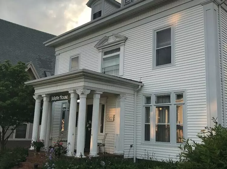 پانسیون The Julietta House