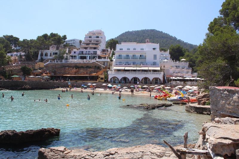 هتل Hostal La Cigüeña