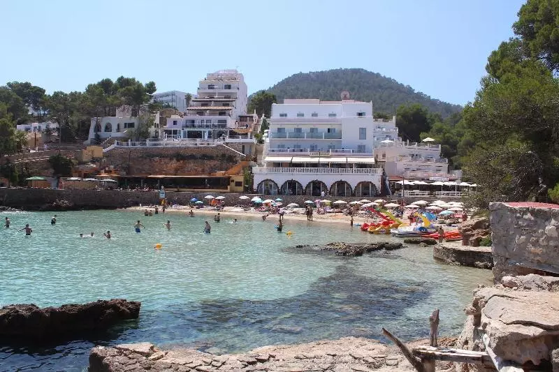 Hotelli Hostal La Cigüeña