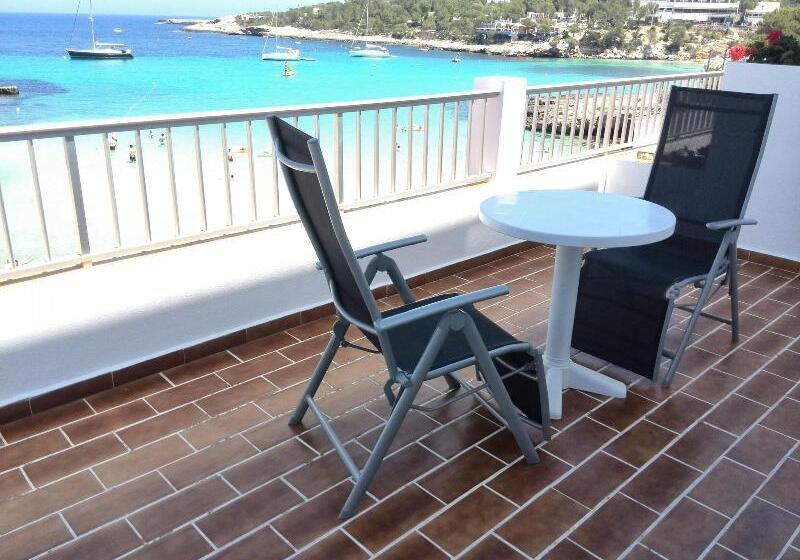 هتل Hostal La Cigüeña