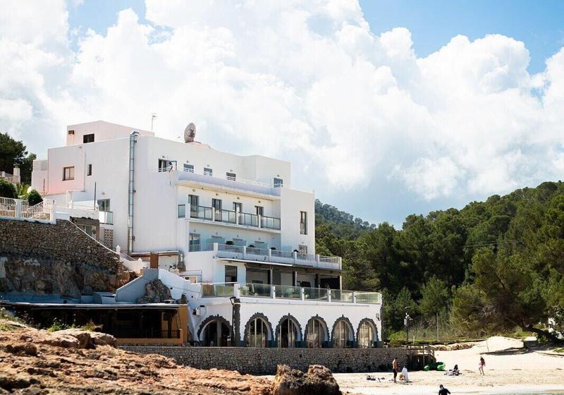 هتل Hostal La Cigüeña