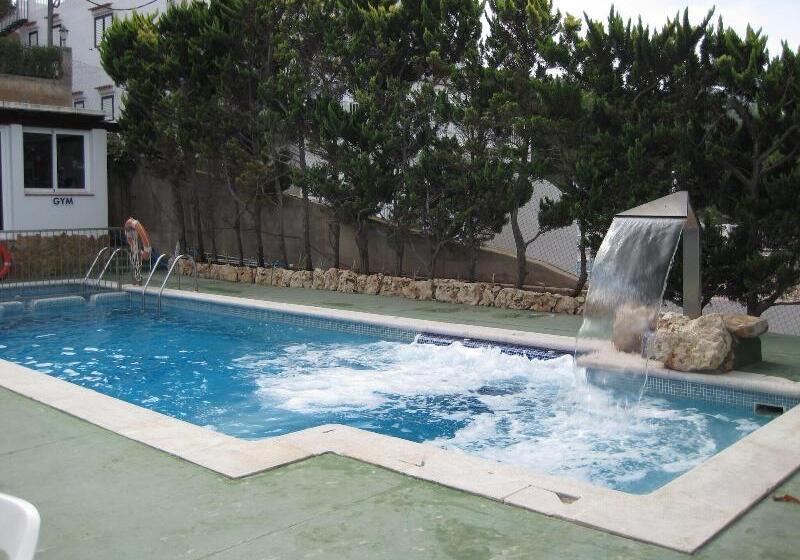 هتل Hostal La Cigüeña