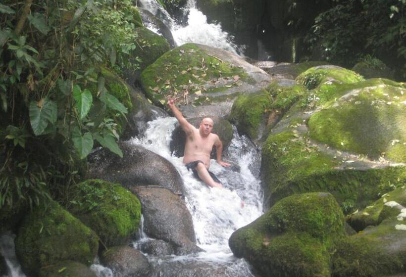 Pension (Hôtel basse catégorie) Pousada Recanto Dos Pinheiros