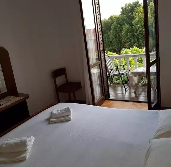 پانسیون Sobe I Apartmani Marović