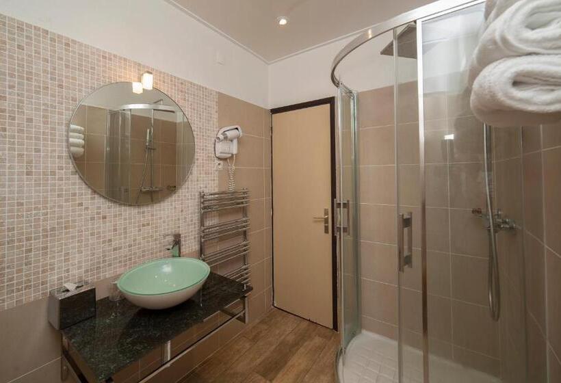 ホテル Hôtel & Restaurant Le Belvédère