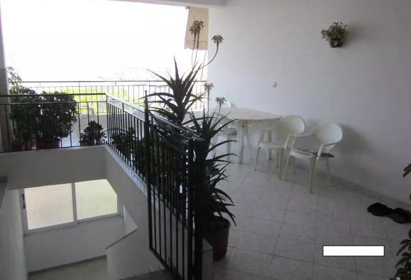 پانسیون Guest House And Tavern Leo