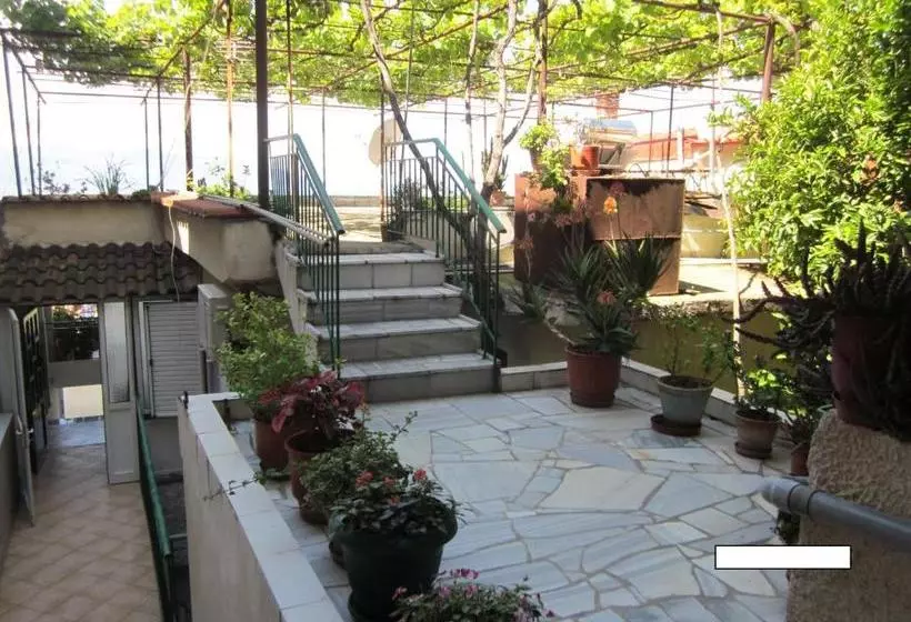 پانسیون Guest House And Tavern Leo