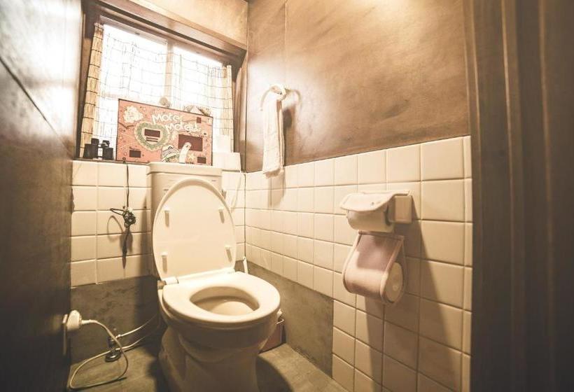 Pension (Hôtel basse catégorie) Nostalgic Guesthouse For 1 To 3 Females Or A Group Of 4 People Or More