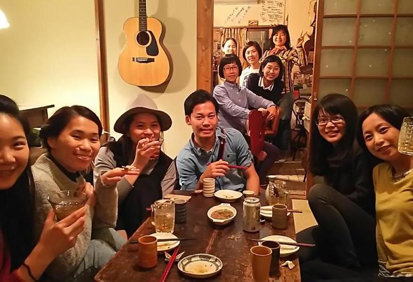 Pension (Hôtel basse catégorie) Nostalgic Guesthouse For 1 To 3 Females Or A Group Of 4 People Or More