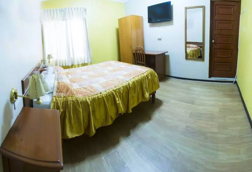 ユースホステル Baviera Hostal