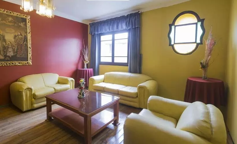 ユースホステル Baviera Hostal