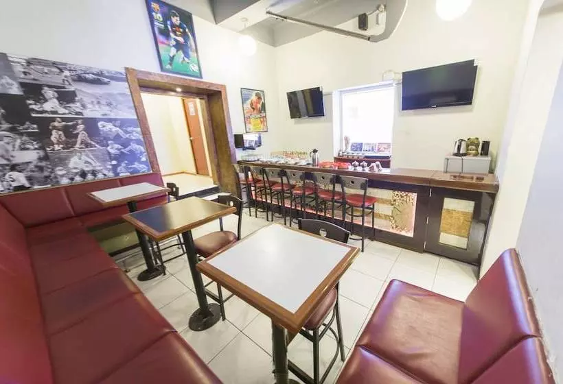 ユースホステル Baviera Hostal