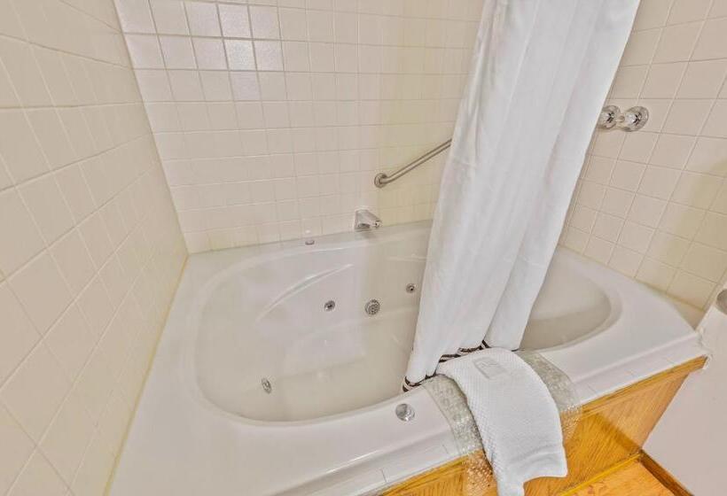 Evergreen Hill Condominiums