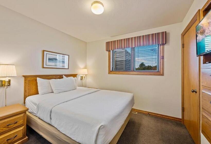 Evergreen Hill Condominiums