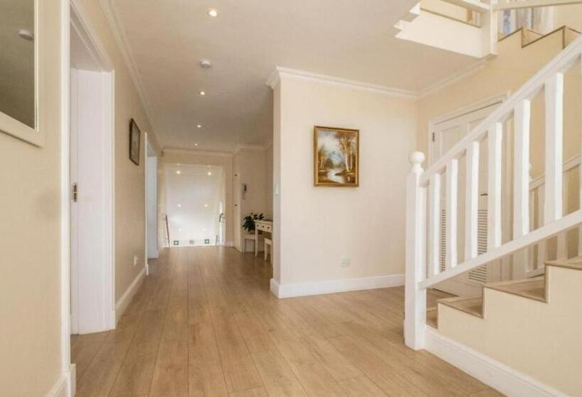 פנסיון Westhill Luxury Guest House