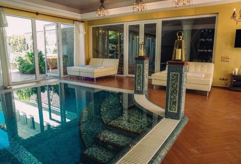 Hotelli Erla Villa Boutique