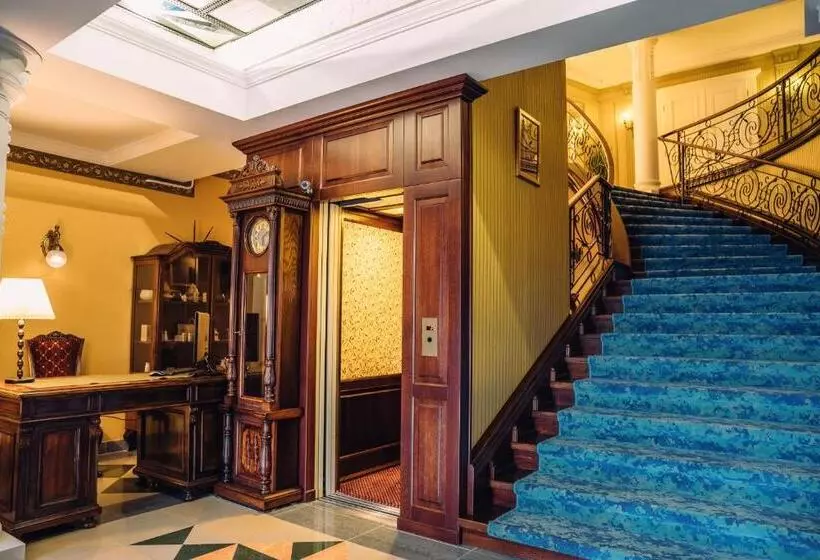 Hotelli Erla Villa Boutique