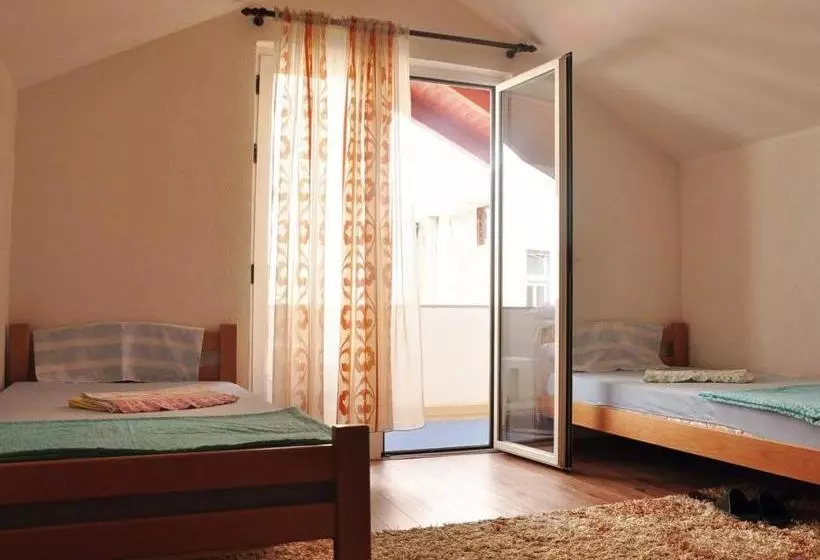 پانسیون Guest House Mirza