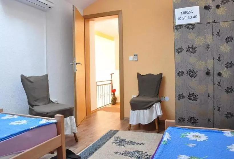 پانسیون Guest House Mirza