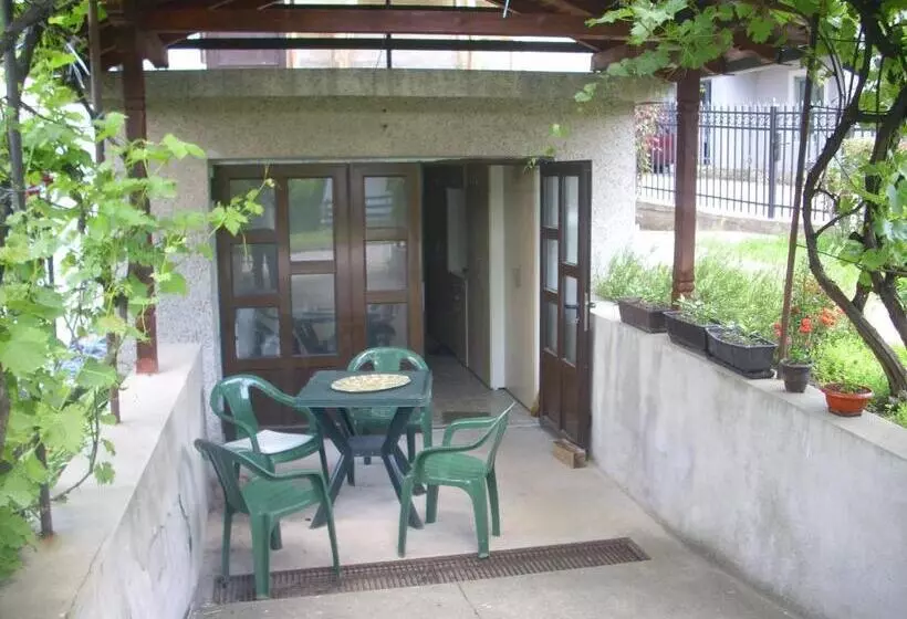پانسیون Guest House Nada