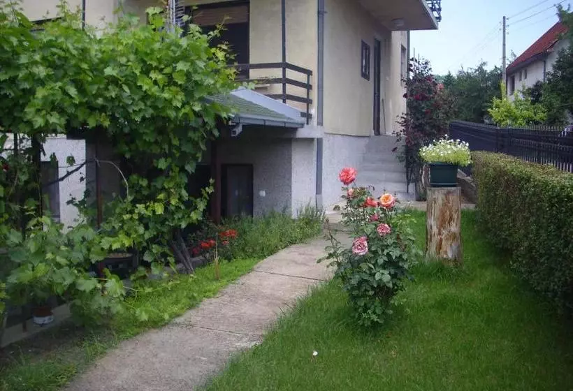 پانسیون Guest House Nada