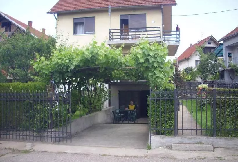 پانسیون Guest House Nada