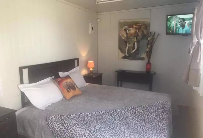 Majatalo Elephant Lodge Guesthouse