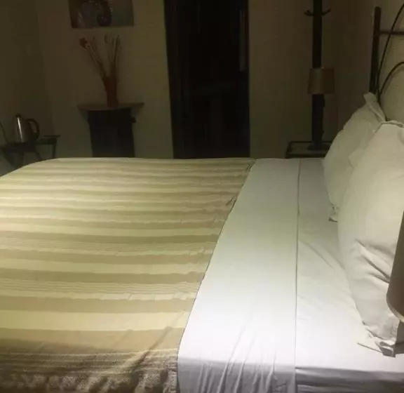 Majatalo Elephant Lodge Guesthouse