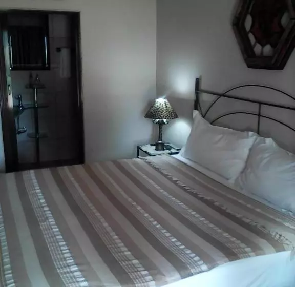 Majatalo Elephant Lodge Guesthouse