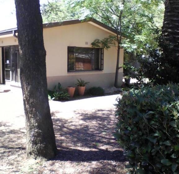 پانسیون Elephant Lodge Guesthouse