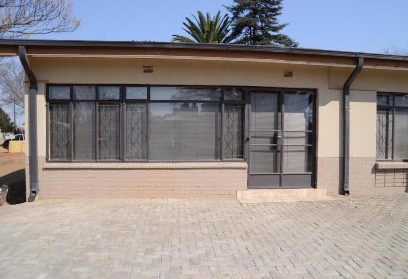 پانسیون Elephant Lodge Guesthouse