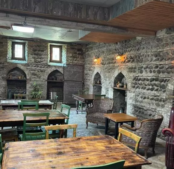 پانسیون Guest House Savane