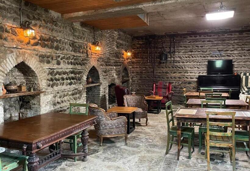 پانسیون Guest House Savane