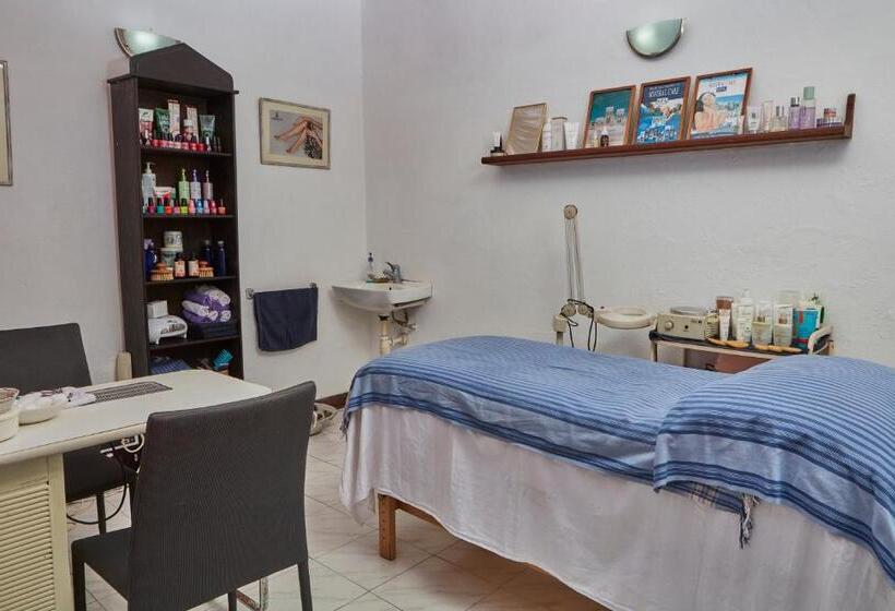 Tamarind Village Hotel Apartments