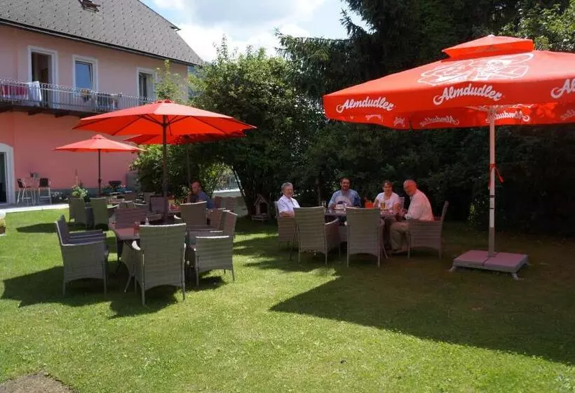 Retkeilymaja Frühstückspension Gasthof Gesslbauer