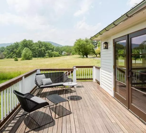 Retkeilymaja White Moose Inn